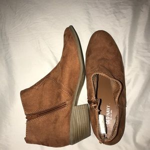Old Navy ankle boots!!